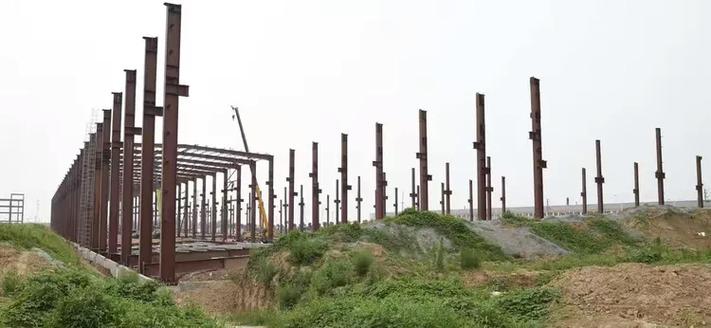 钢铁脊梁上的守望——记扶风1#建筑39米跨钢架合拢前的监理现场